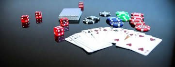 qf82 apk မိုဘိုင်းအက်ပ် မြန်မာ ကစားသမားများ Android iOS ဖုန်းဖြင့် ကစားနေသောပုံ
