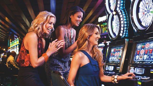 qf82 apk Online Bingo ဘင်ဂို Myanmar ကစားသမားများ MMK ကျပ်ဖြင့် Live Bingo Room တွင် ကစားနေသောပုံ
